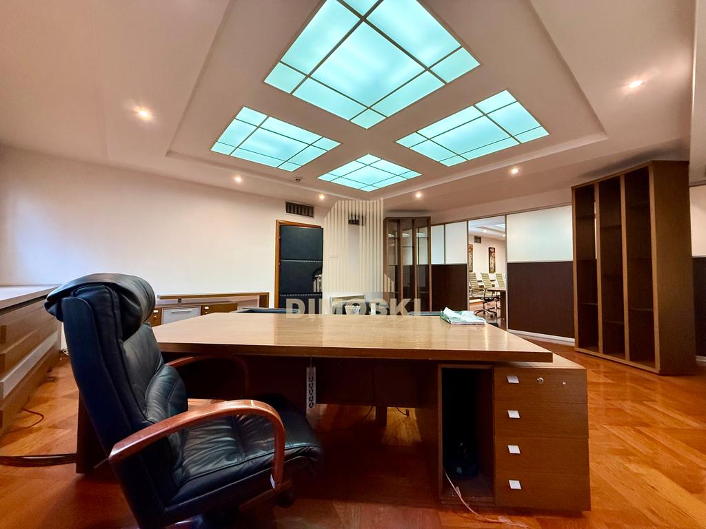 Канцелариски Простор | 300м²