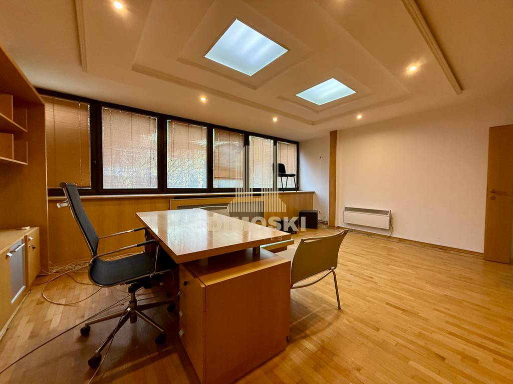 Канцелариски Простор | 300м²