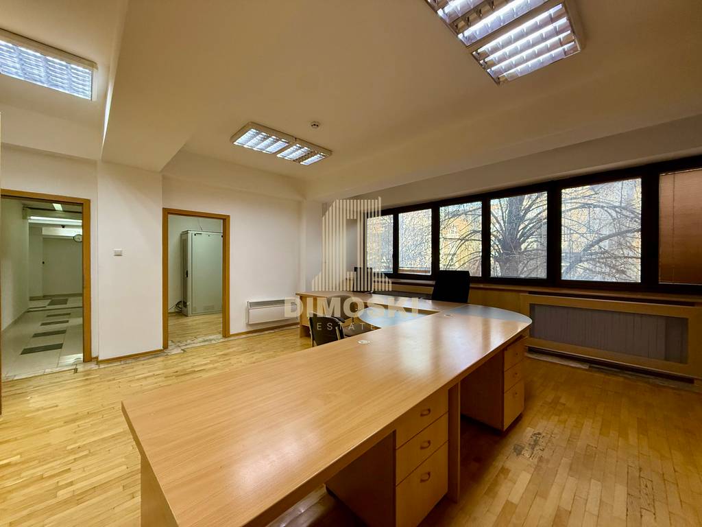 Канцелариски Простор | 300м²