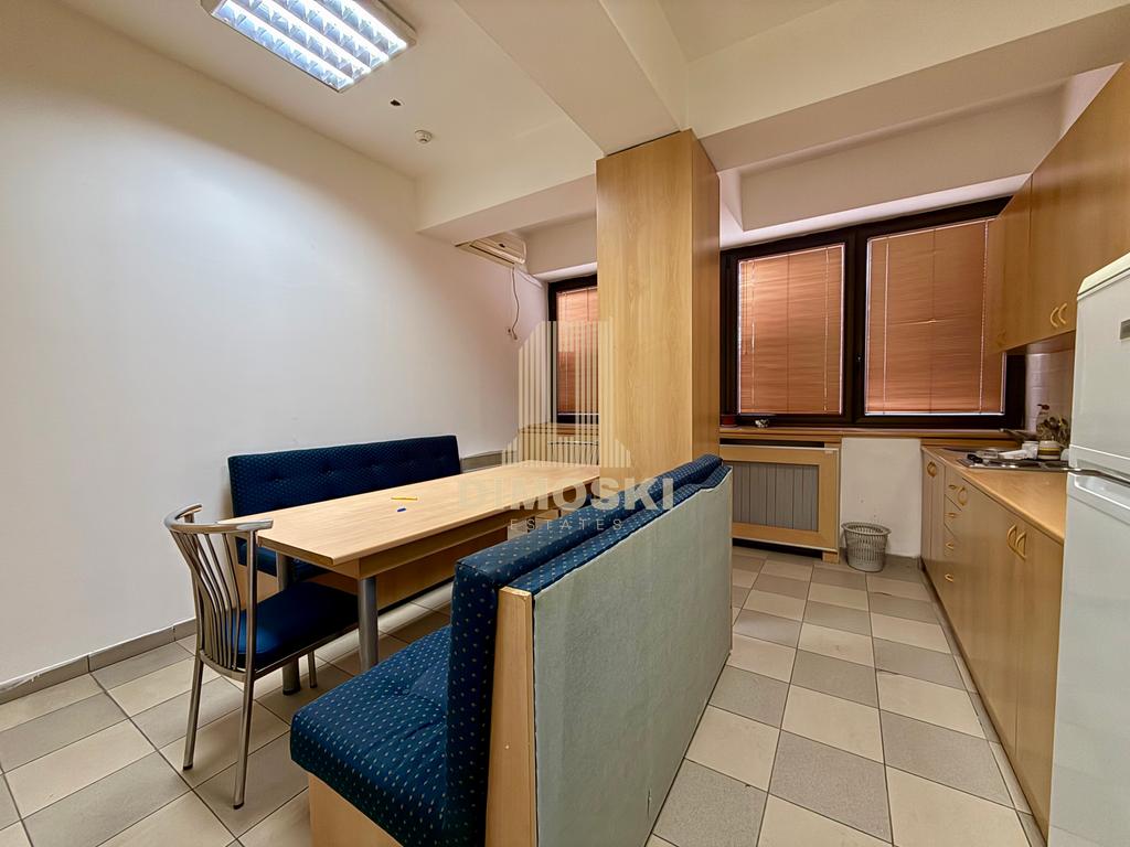 Канцелариски Простор | 300м²