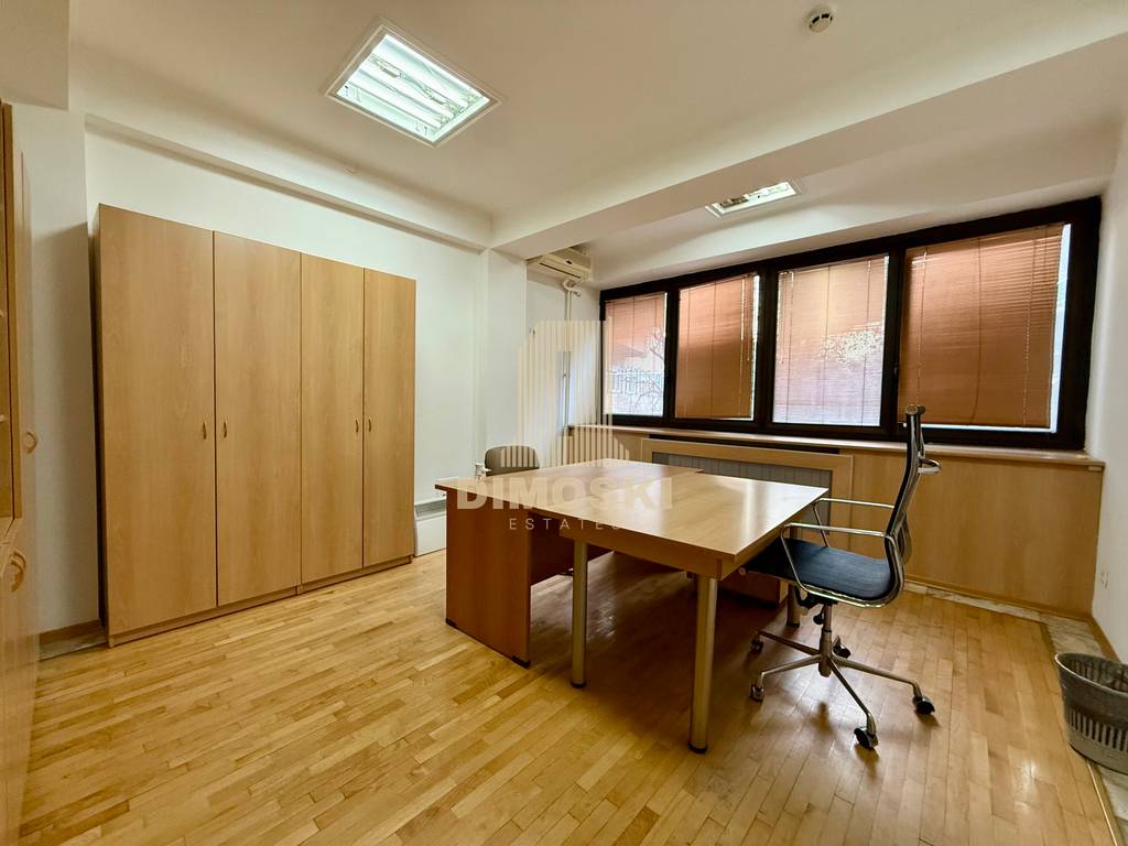 Канцелариски Простор | 300м²