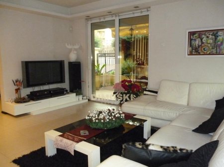 Тафталиџе Стан Со Двор | 394м²