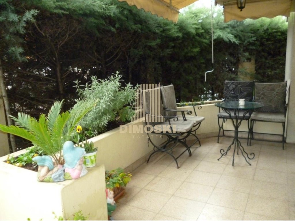 Тафталиџе Стан Со Двор | 394м²