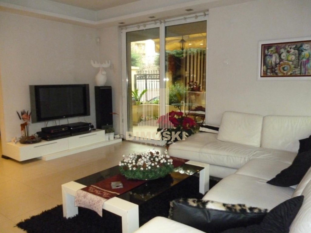 Тафталиџе Стан Со Двор | 394м²