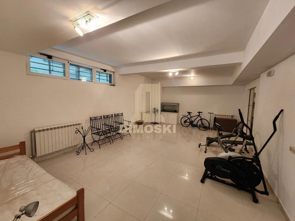 Тафталиџе Стан Со Двор | 394м²