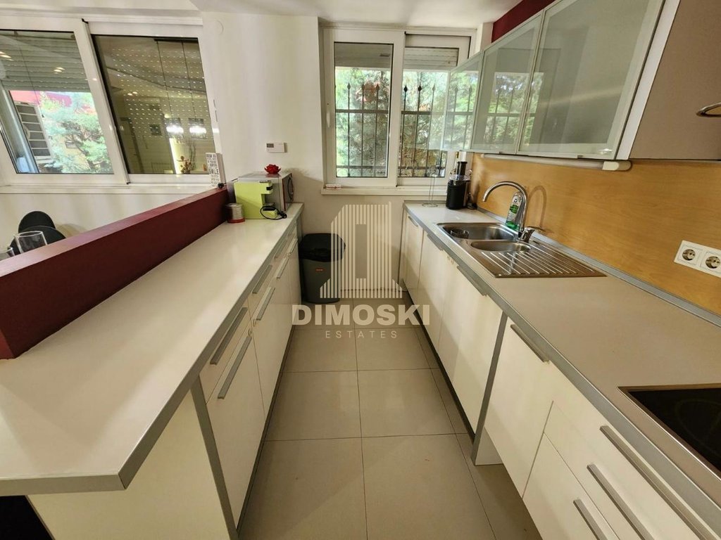 Тафталиџе Стан Со Двор | 394м²