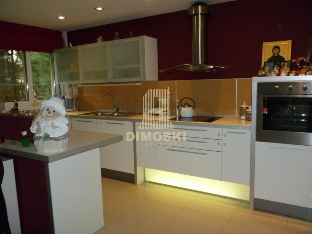 Тафталиџе Стан Со Двор | 394м²