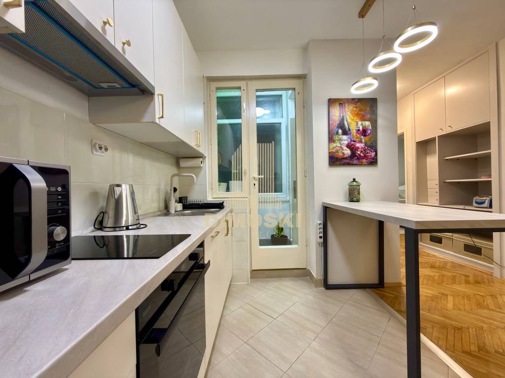 Сe Издава Трособен Стан - Центар