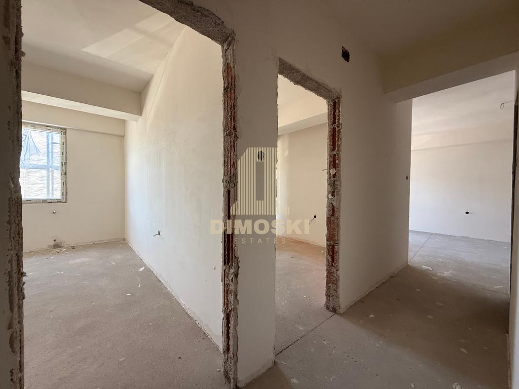 Центар - Универзална | Трособен Стан - 77м²