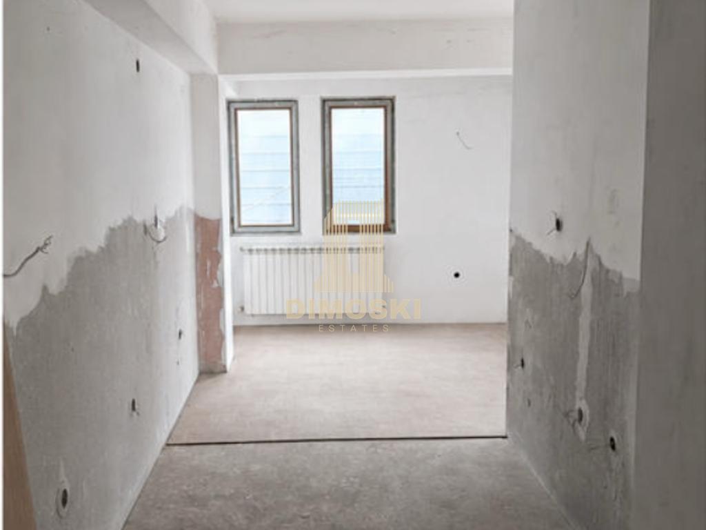 Центар - Пролет Четворособен Стан 142м² + Гаража