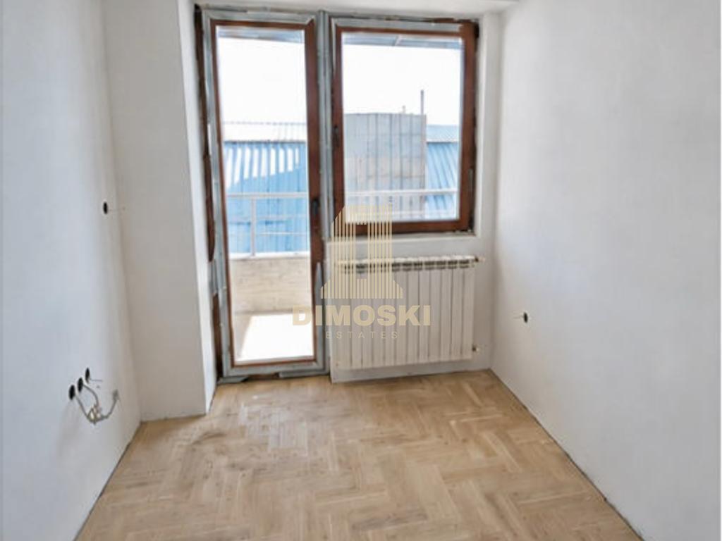 Центар - Пролет Четворособен Стан 142м² + Гаража