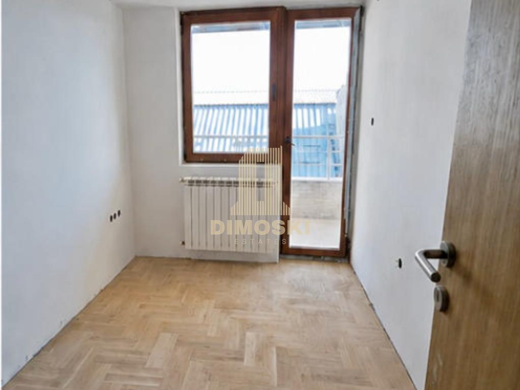 Центар - Пролет Четворособен Стан 142м² + Гаража