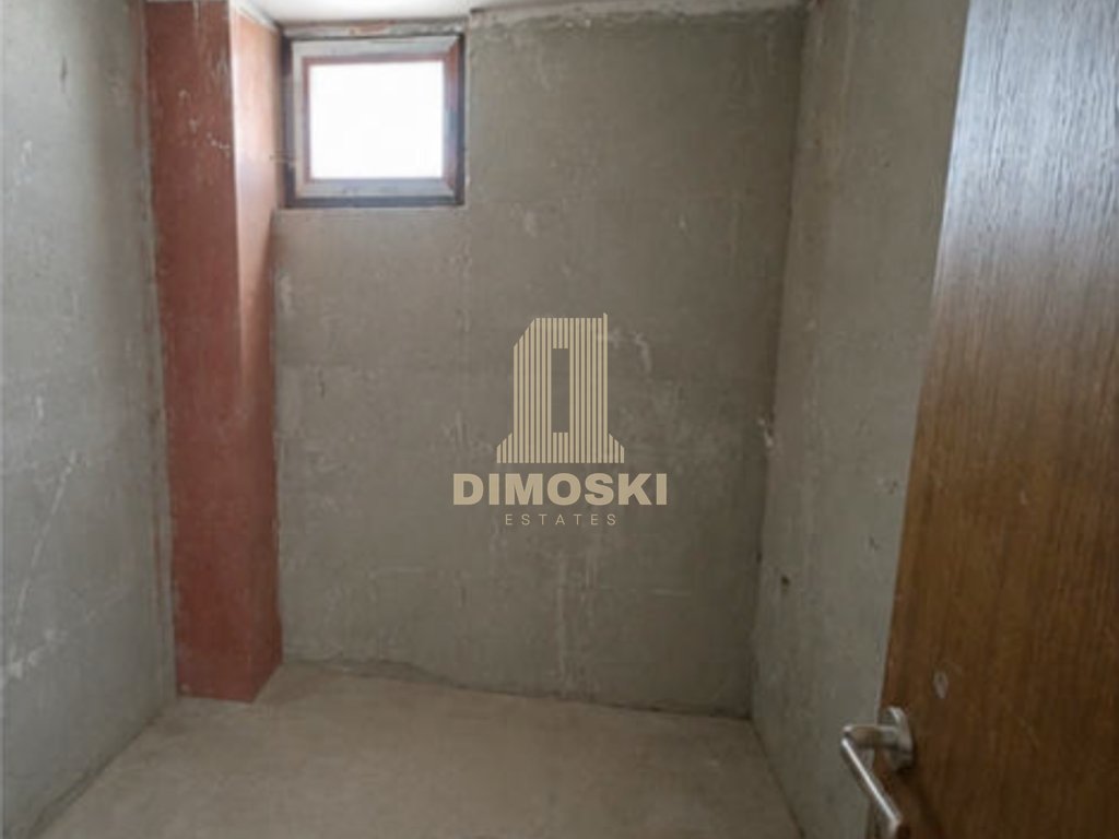 Центар - Пролет Четворособен Стан 142м² + Гаража