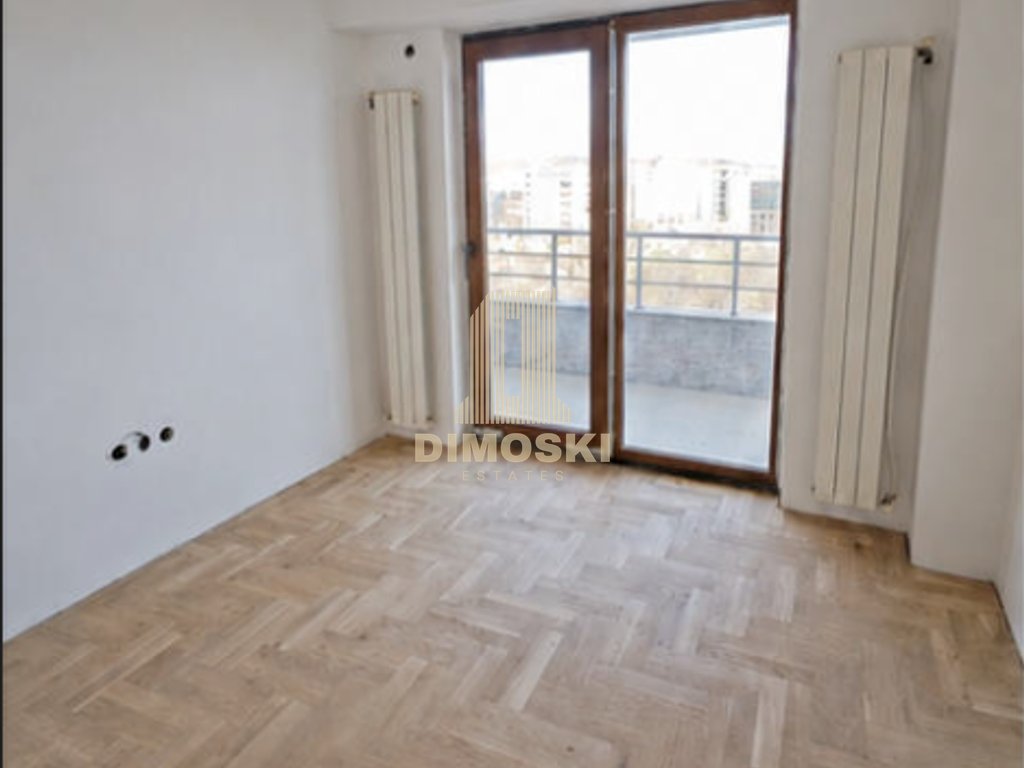 Центар - Пролет Четворособен Стан 142м² + Гаража