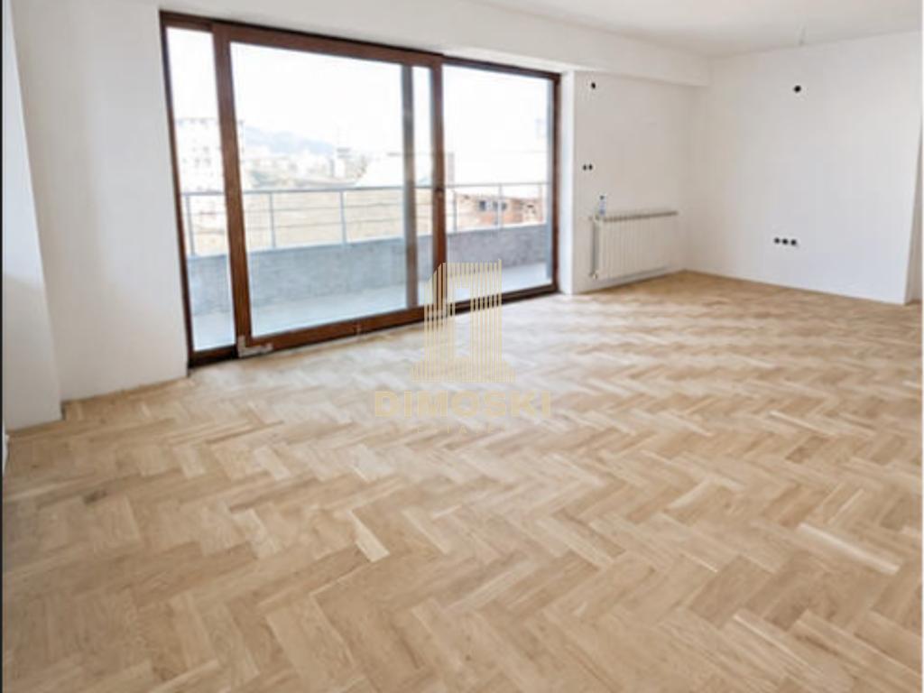 Центар - Пролет Четворособен Стан 142м² + Гаража