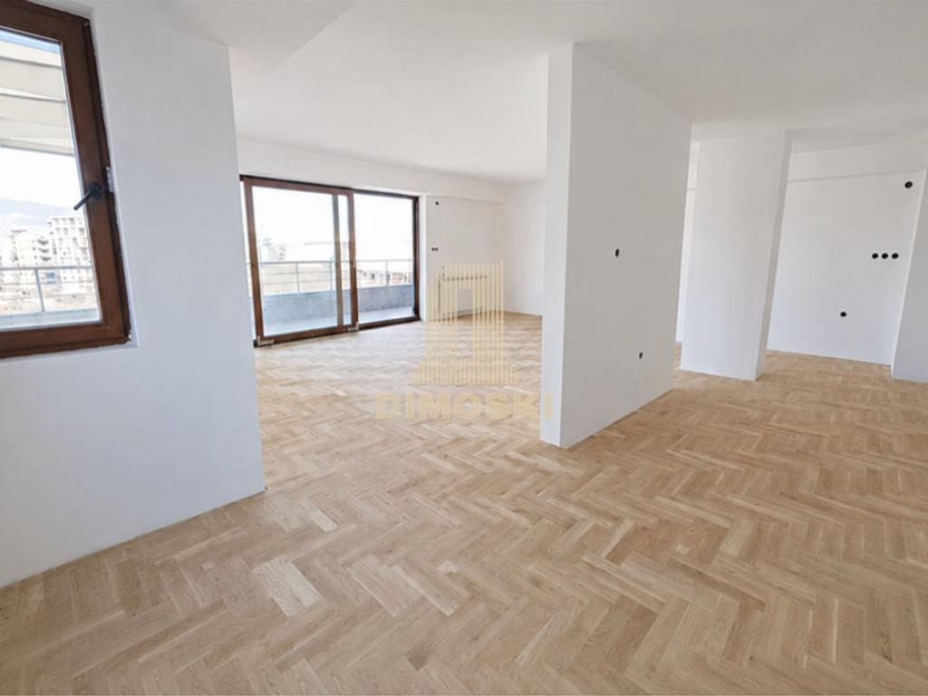 Центар - Пролет Четворособен Стан 142м² + Гаража