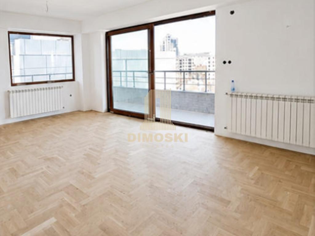 Центар - Пролет Четворособен Стан 142м² + Гаража