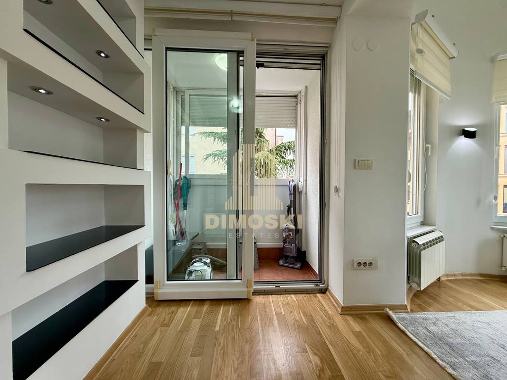 Центар - Државна | Се издава Четворособен Стан