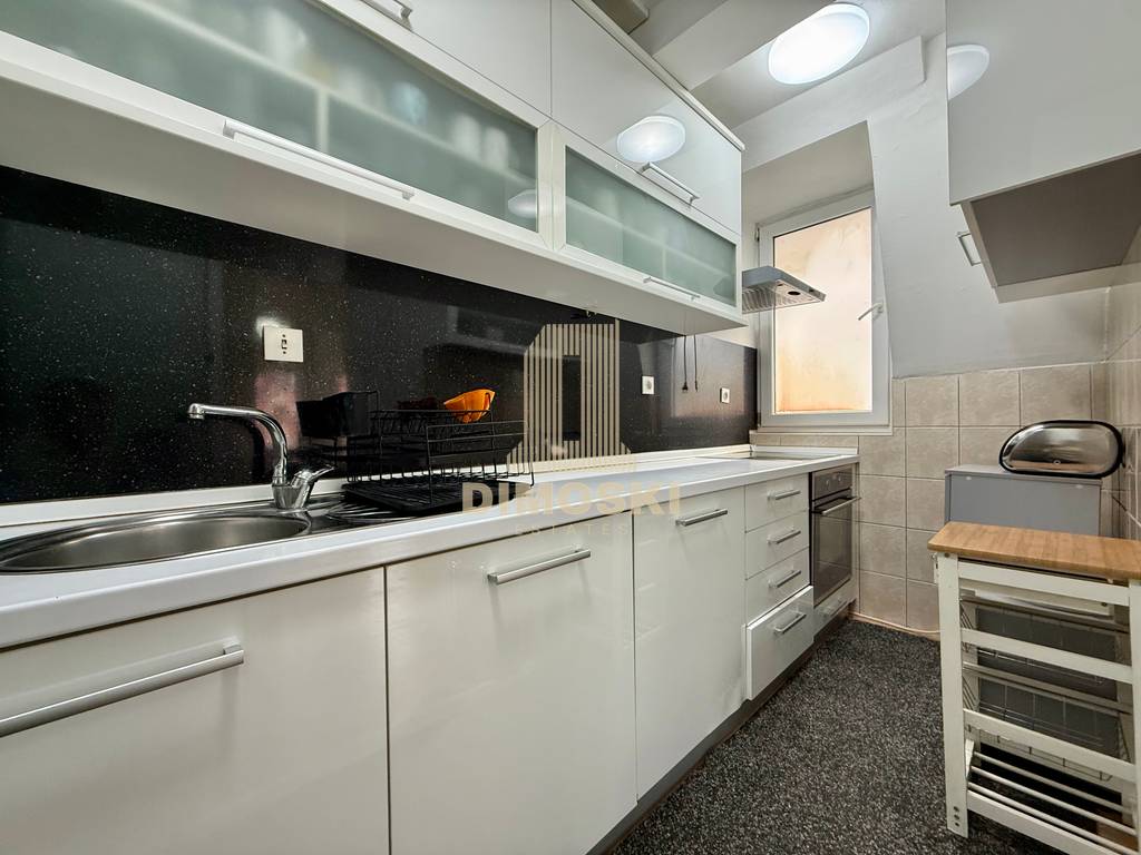 Центар - Државна | Се издава Четворособен Стан