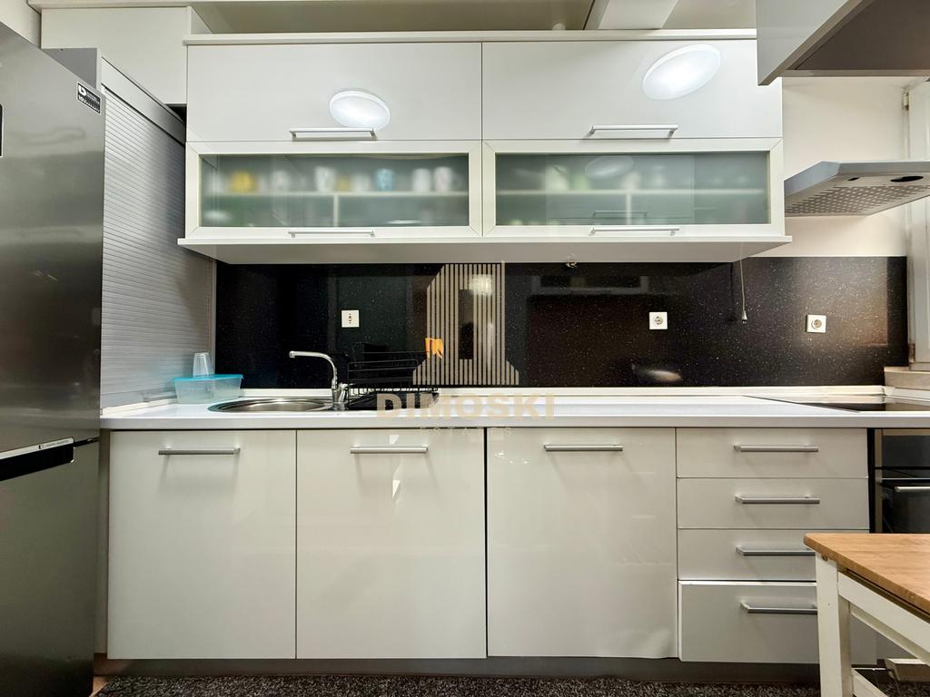 Центар - Државна | Се издава Четворособен Стан