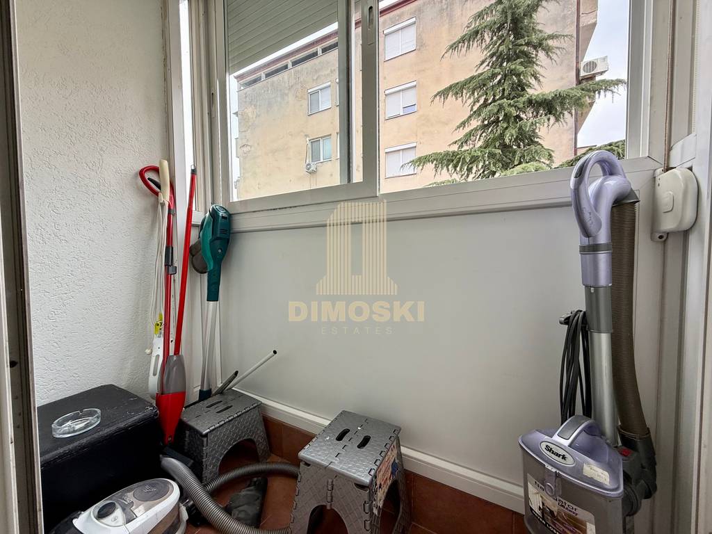 Центар - Државна | Се издава Четворособен Стан