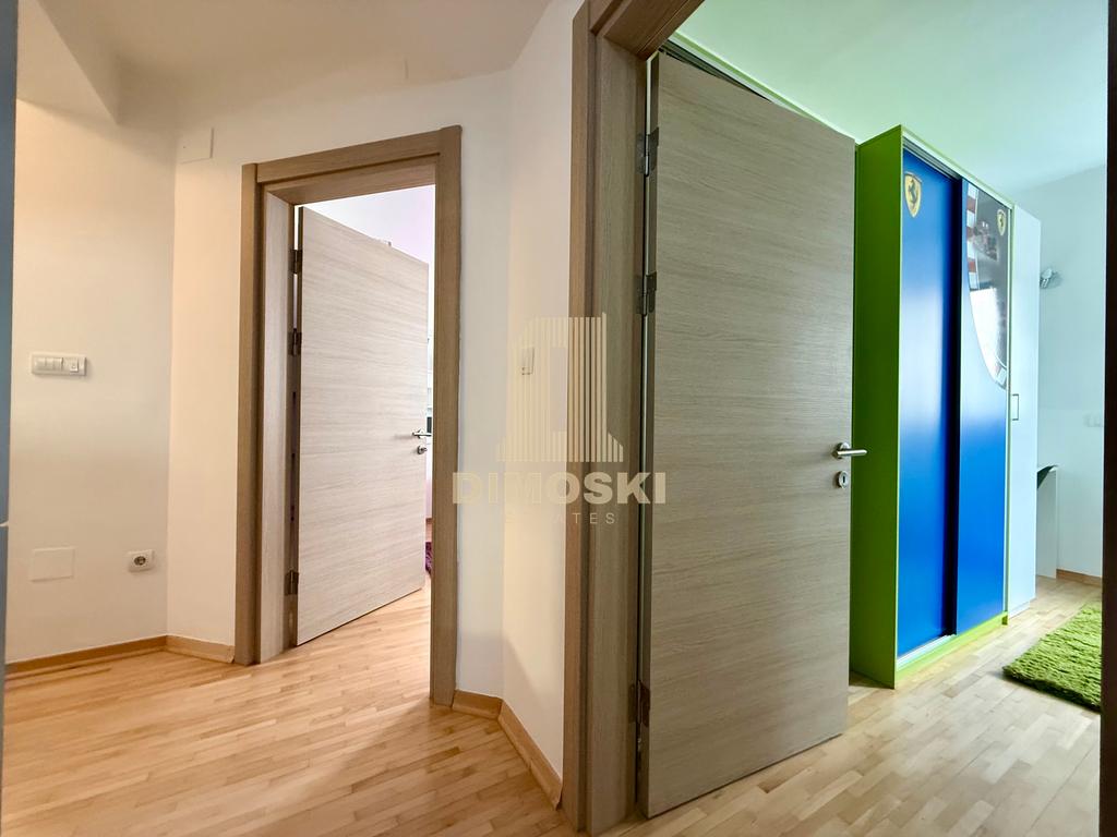 Центар - Државна | Се издава Четворособен Стан