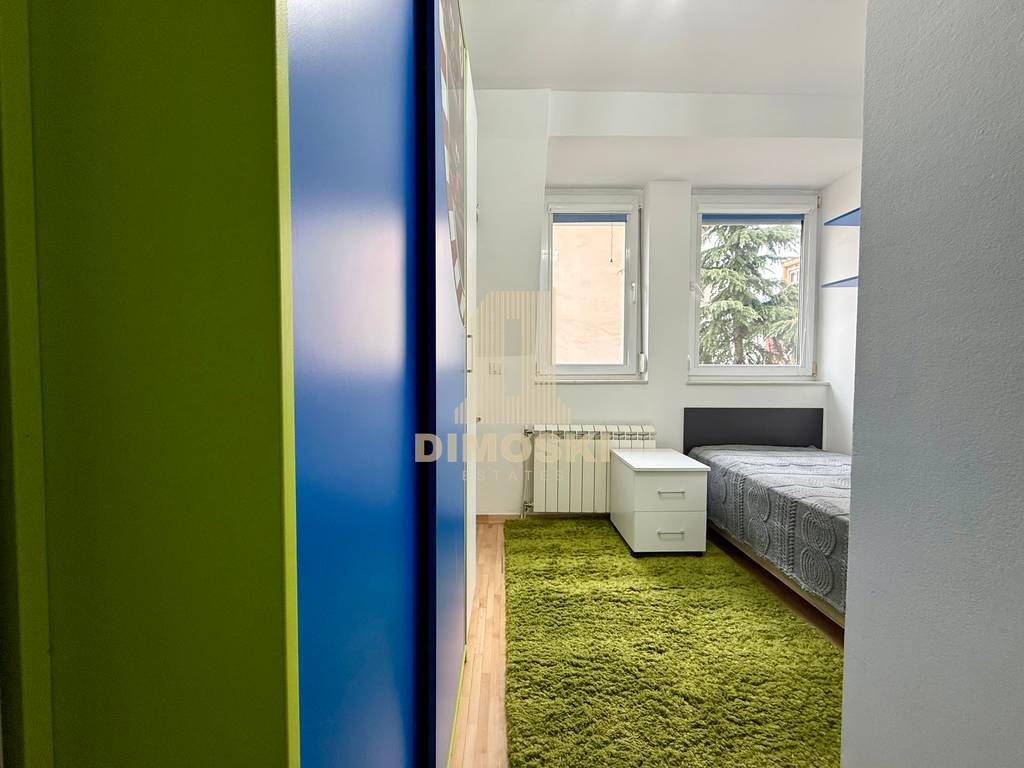 Центар - Државна | Се издава Четворособен Стан