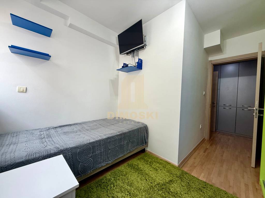 Центар - Државна | Се издава Четворособен Стан