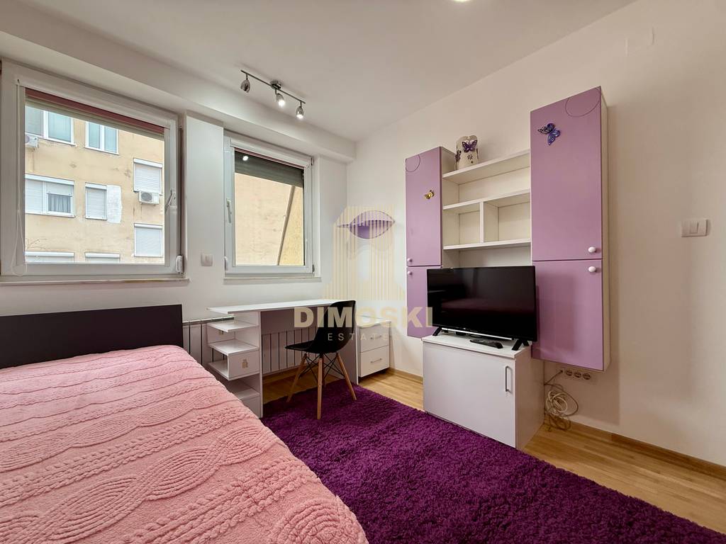 Центар - Државна | Се издава Четворособен Стан