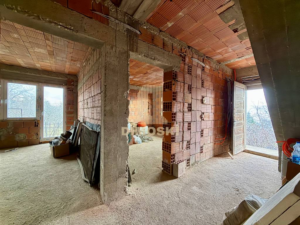 Горно Соње - Куќа Со Плац од 1500м²