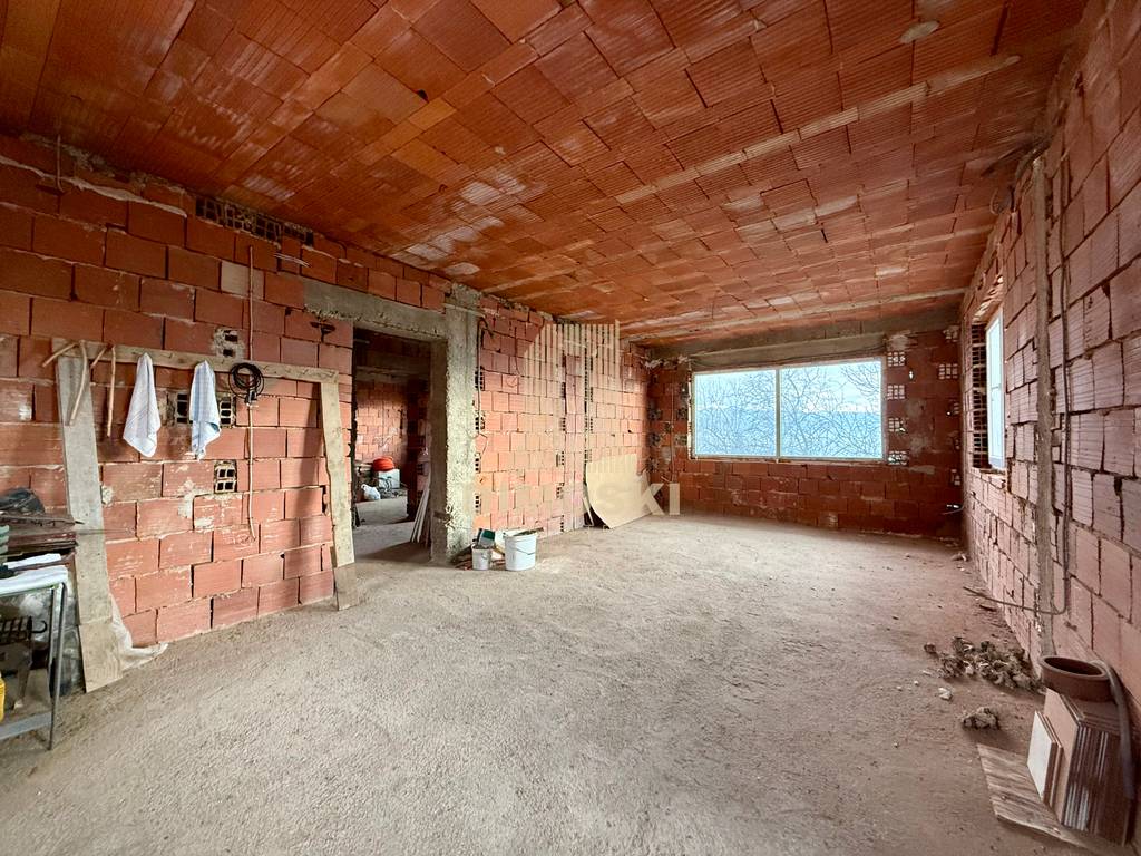 Горно Соње - Куќа Со Плац од 1500м²