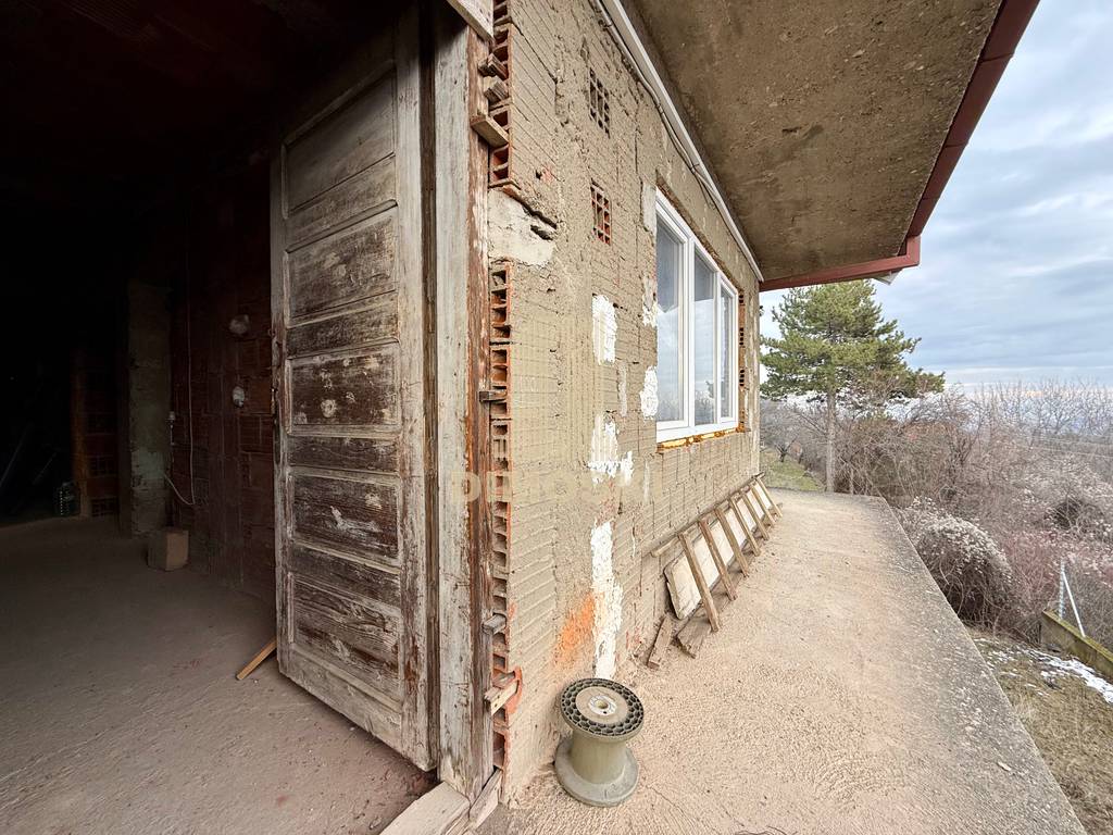 Горно Соње - Куќа Со Плац од 1500м²