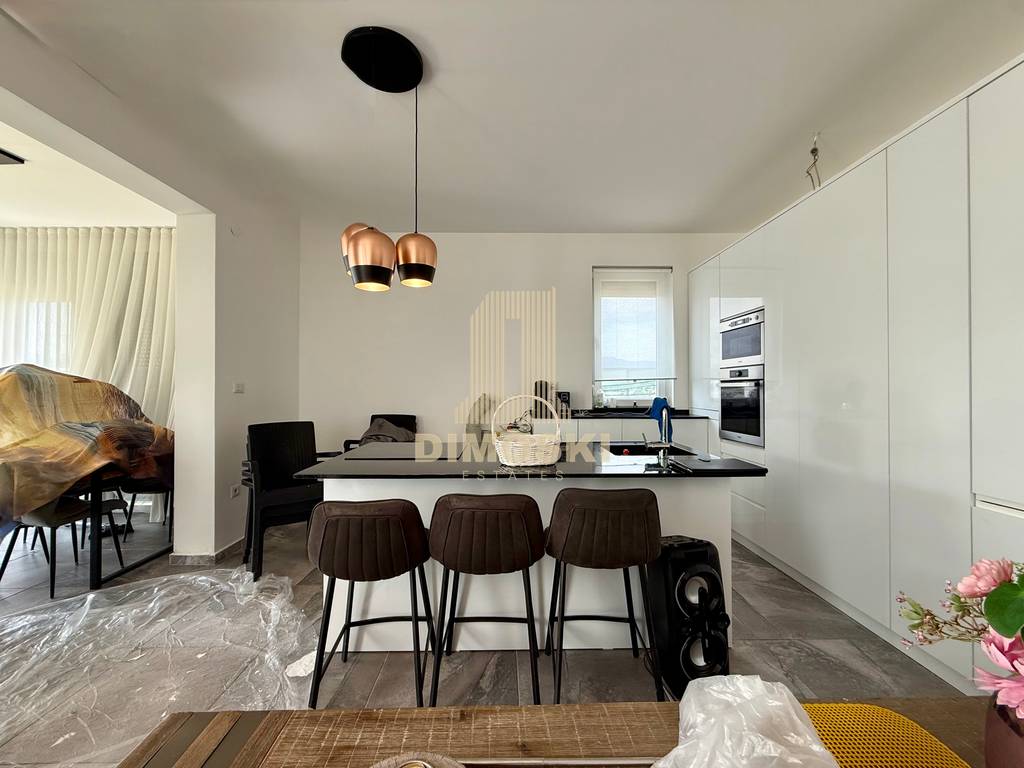 Визбегово - Опремена Куќа | 250м²