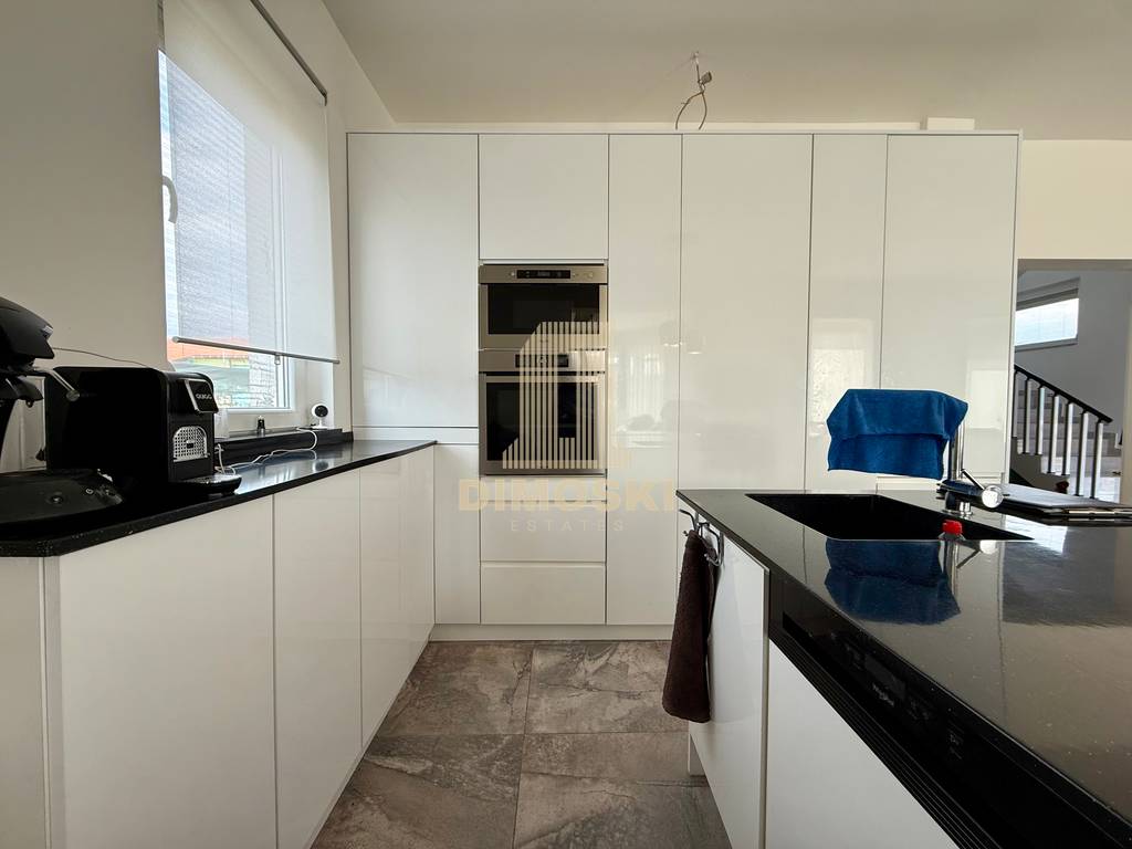 Визбегово - Опремена Куќа | 250м²