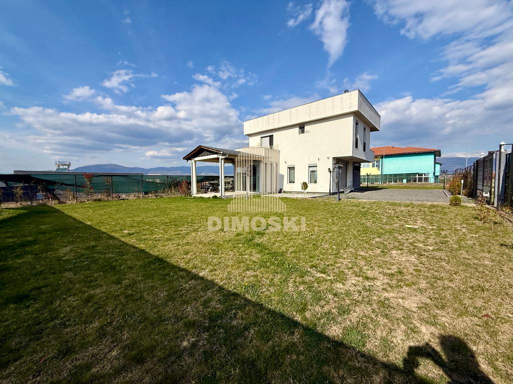 Визбегово - Опремена Куќа | 250м²