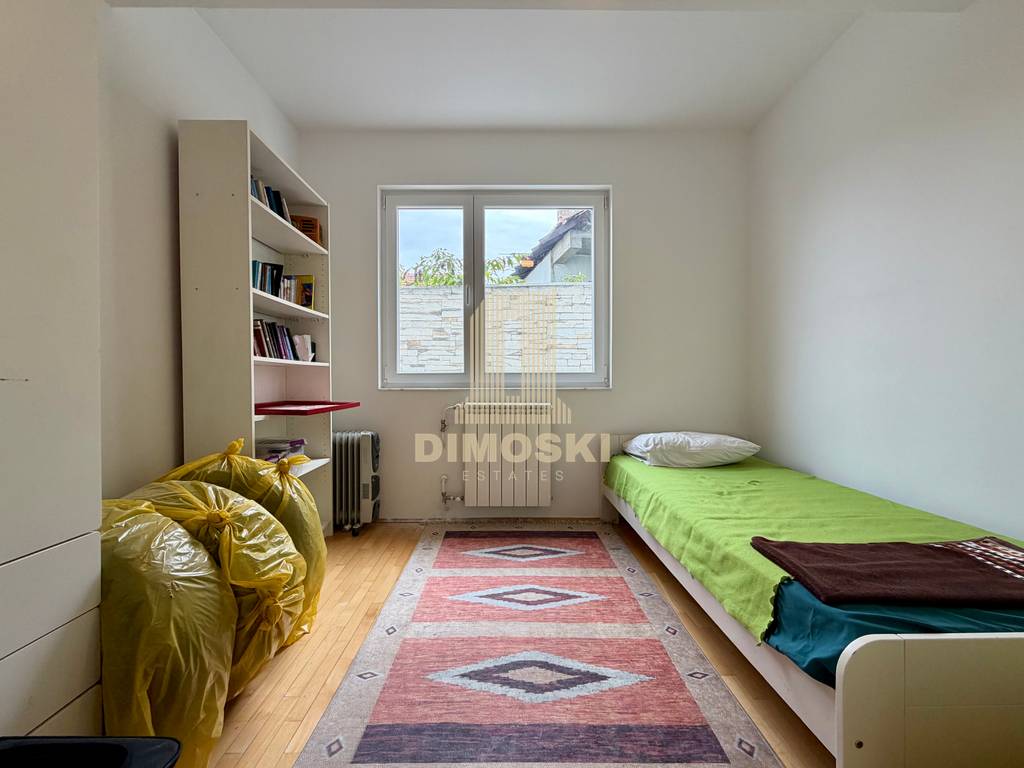 Козле | Трособен Стан – 102м² + 55м² Двор