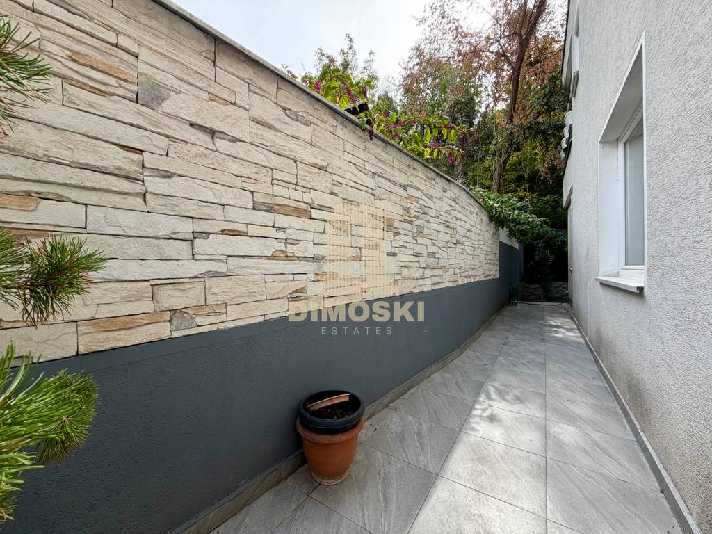 Козле | Трособен Стан – 102м² + 55м² Двор