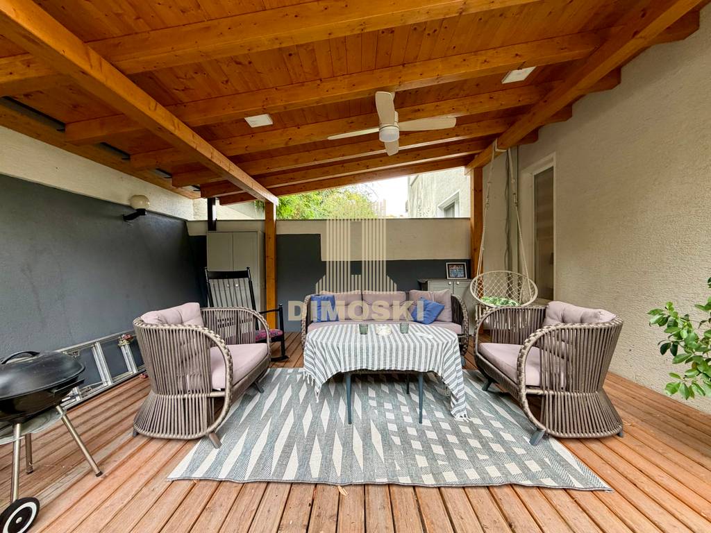 Козле | Трособен Стан – 102м² + 55м² Двор