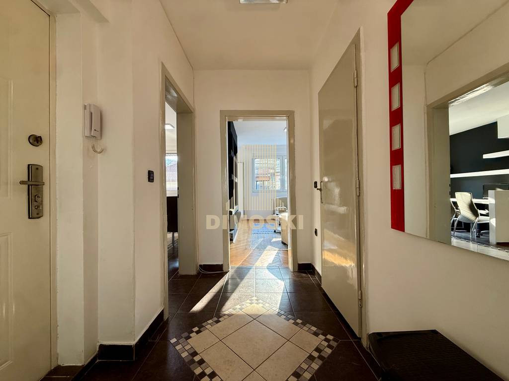 Строг Центар - Двособен Стан | 56м²