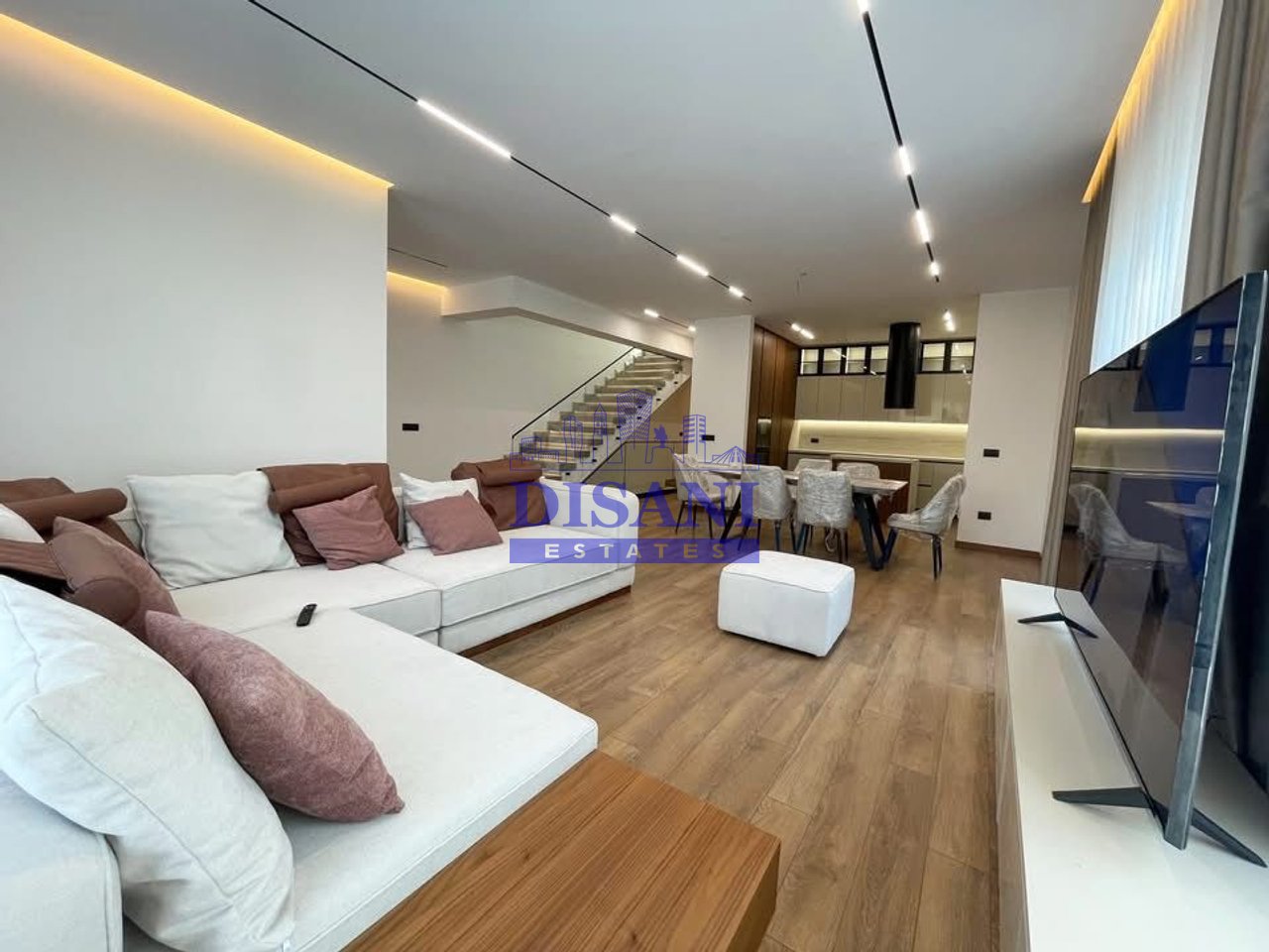 JEPET VILE MODERNE PER QIRA TEK FOREST RESIDENCE!