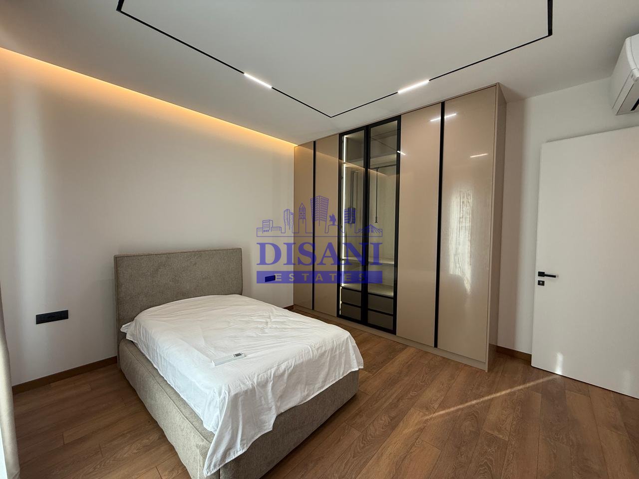 JEPET VILE MODERNE PER QIRA TEK FOREST RESIDENCE!