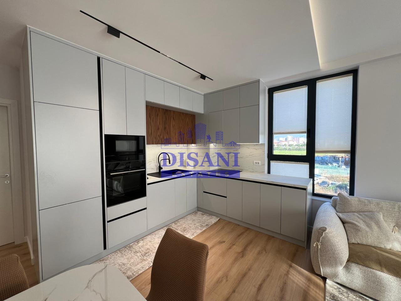 APPARTAMENTO MODERNO 2+1 CON POSTO AUTO IN AFFITTO AL BULEVARDI RI!