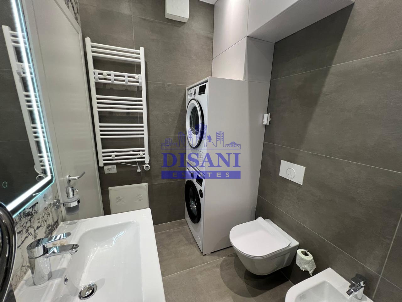 APPARTAMENTO MODERNO 2+1 CON POSTO AUTO IN AFFITTO AL BULEVARDI RI!