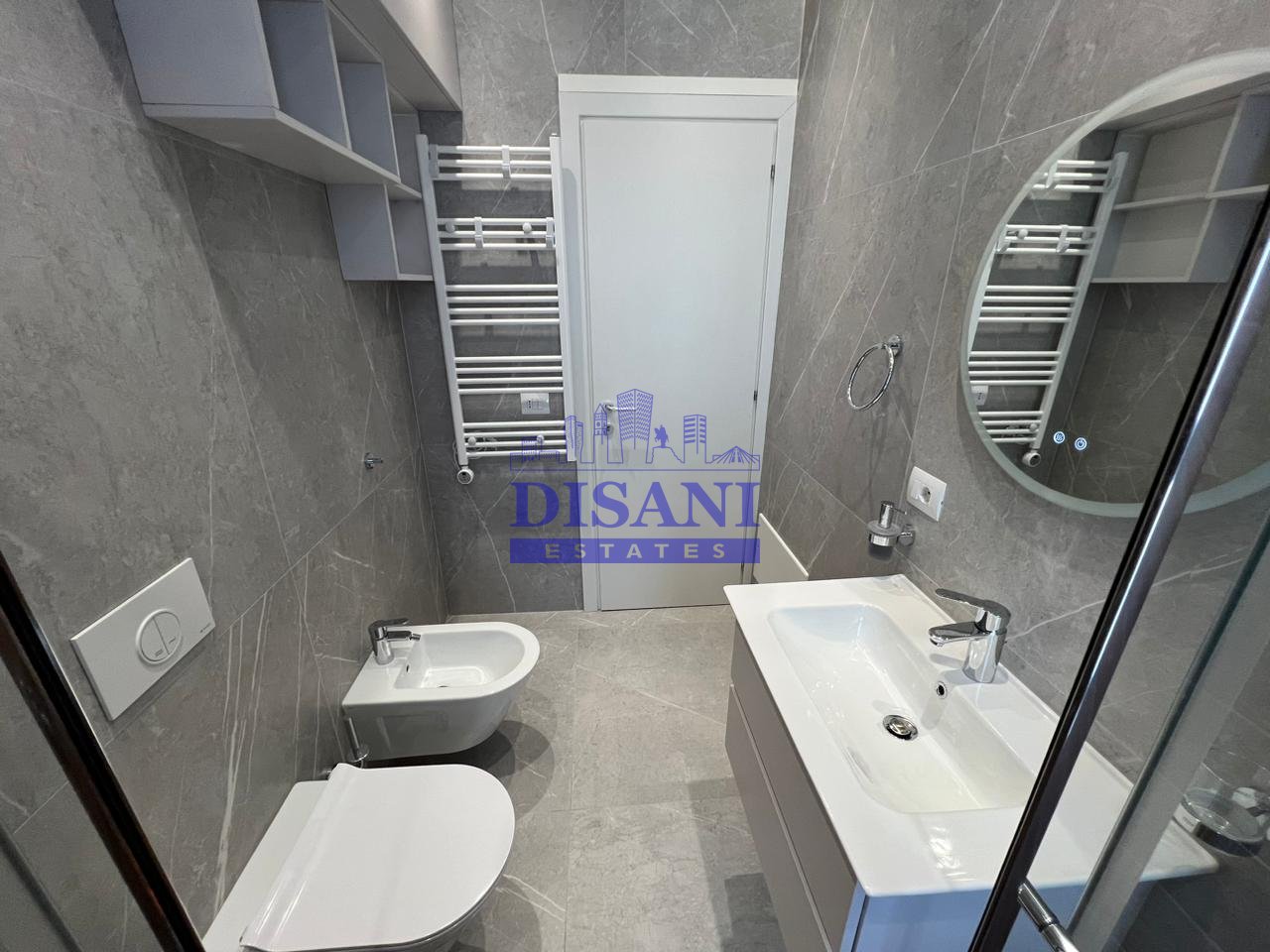 APPARTAMENTO MODERNO 2+1 CON POSTO AUTO IN AFFITTO AL BULEVARDI RI!