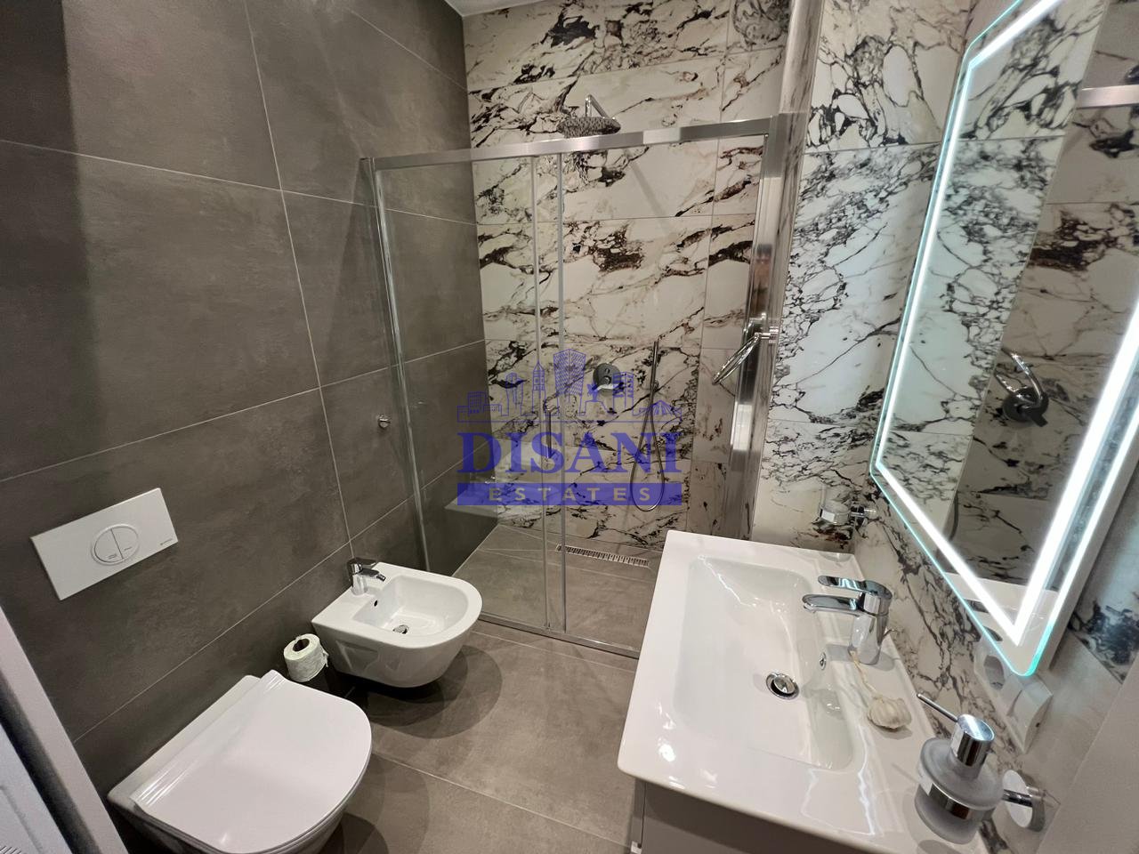 APPARTAMENTO MODERNO 2+1 CON POSTO AUTO IN AFFITTO AL BULEVARDI RI!