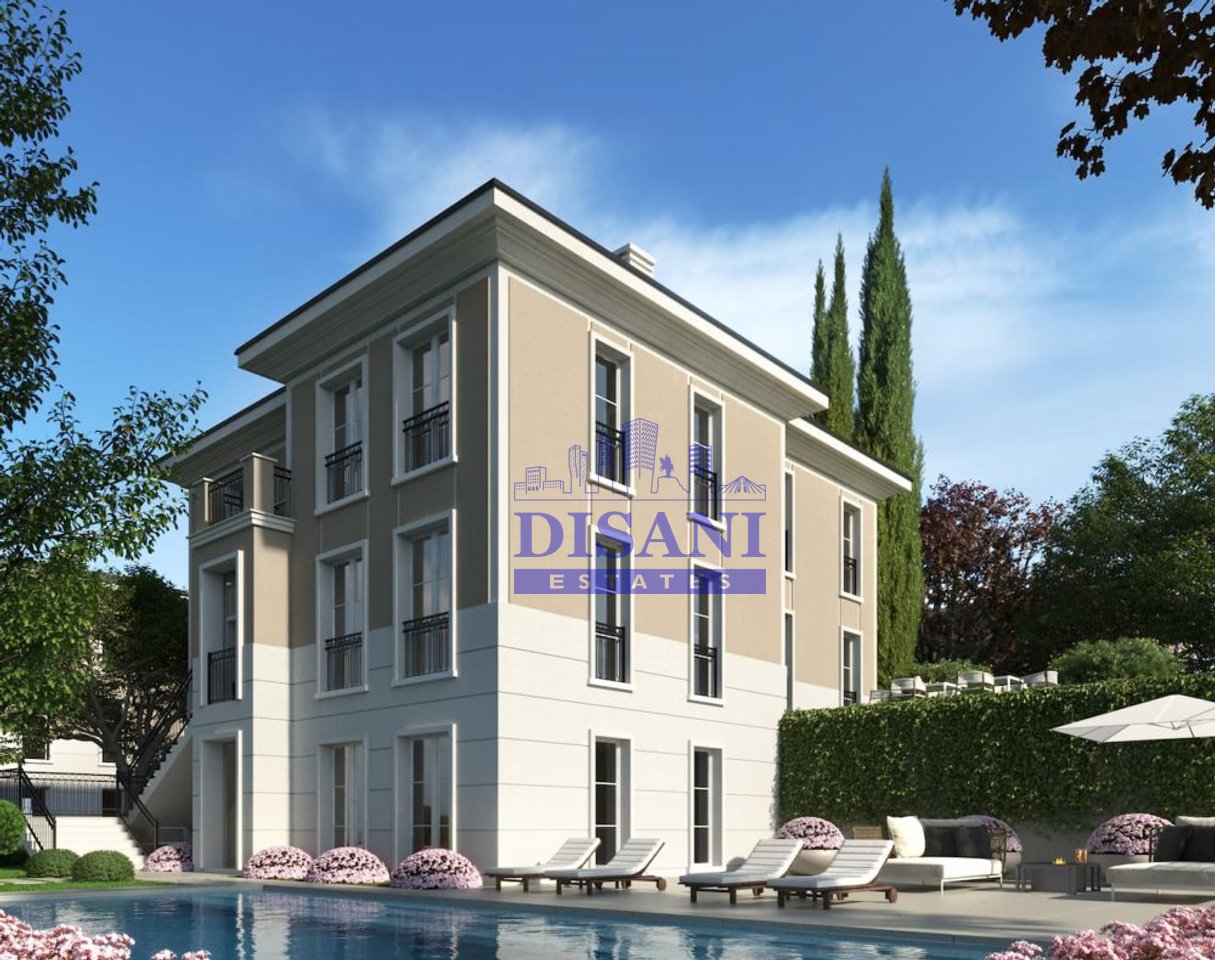 VILLA FOR SALE IN ROLLING HILLS BY THE LAKE