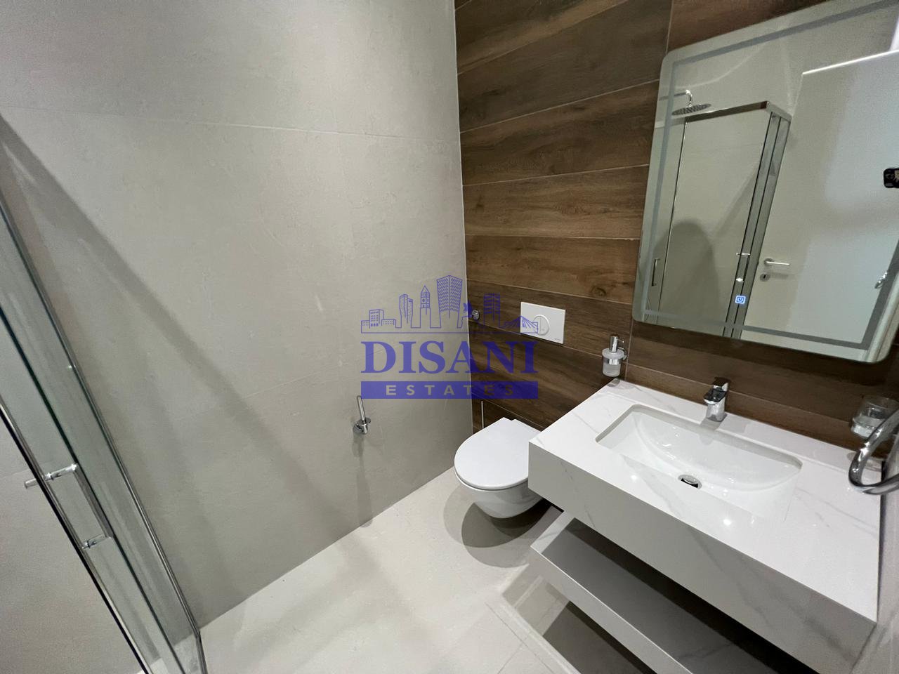 APARTAMENT 2+1 ME POST PARKIMI PER QERA TEK BULEVARDI RI!