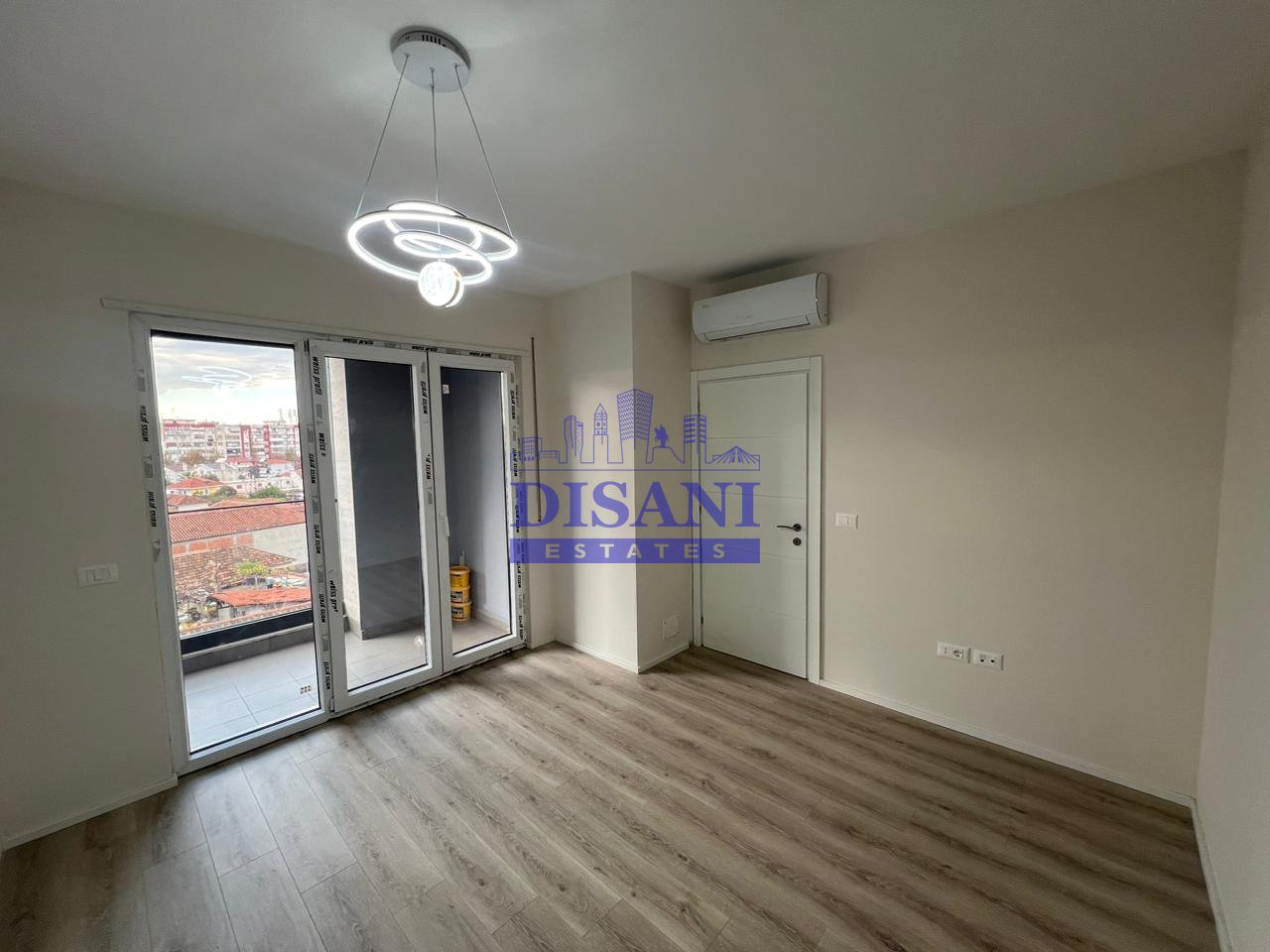 APARTAMENT 1+1 ME POST PARKIMI PER QERA TEK BULEVARDI RI, JORDAN MISJA!