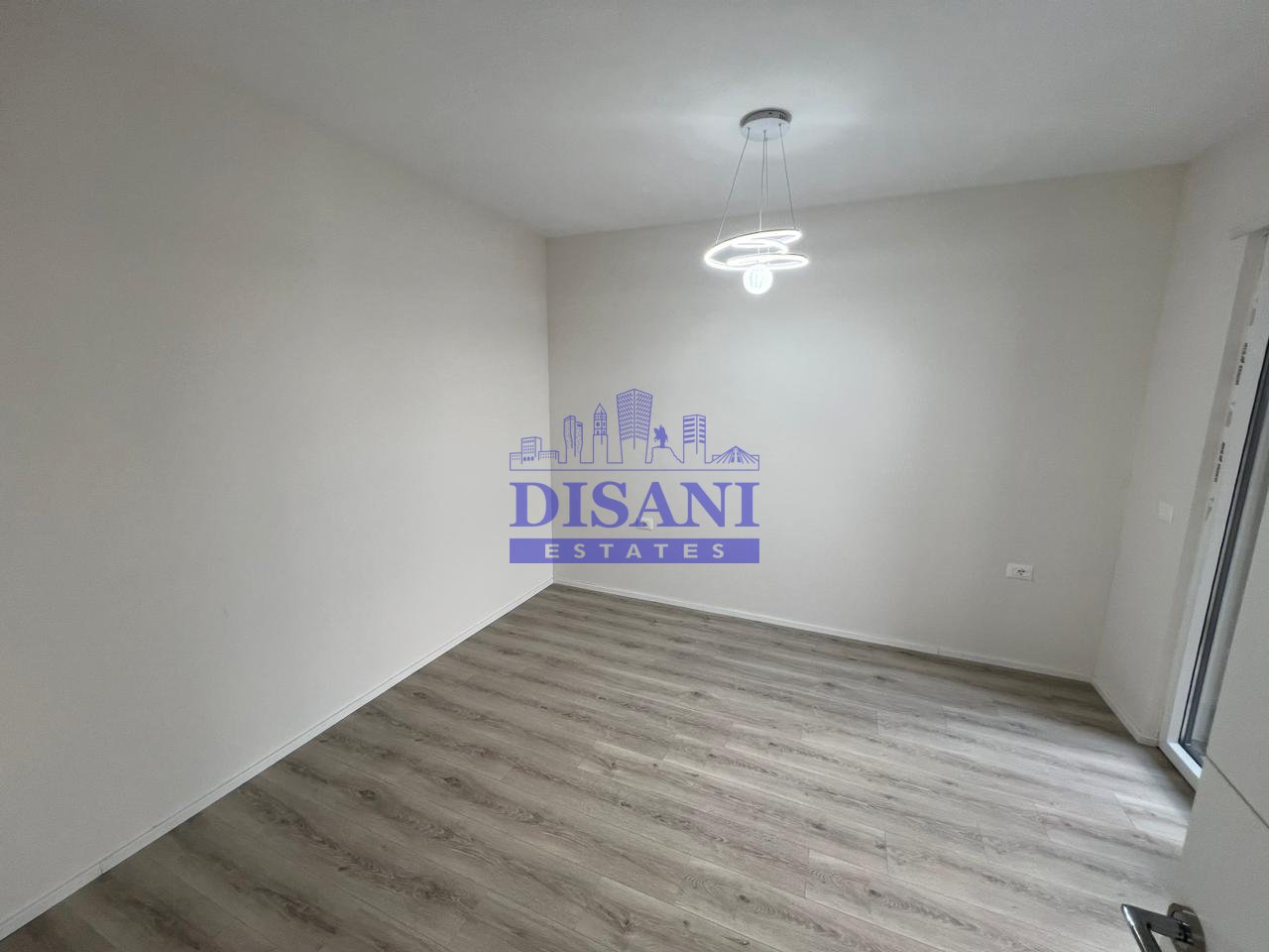 APARTAMENT 1+1 ME POST PARKIMI PER QERA TEK BULEVARDI RI, JORDAN MISJA!