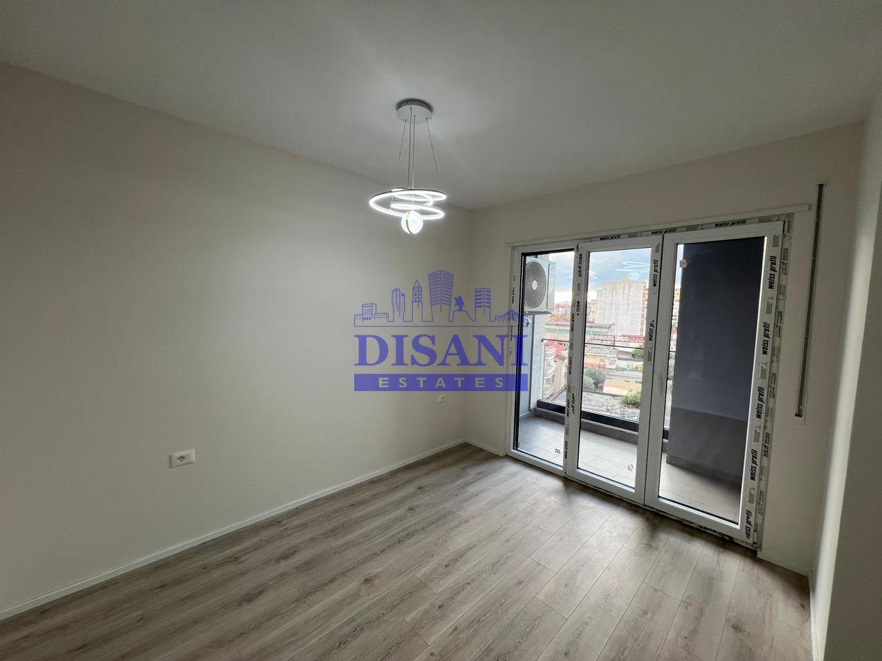 APARTAMENT 1+1 ME POST PARKIMI PER QERA TEK BULEVARDI RI, JORDAN MISJA!